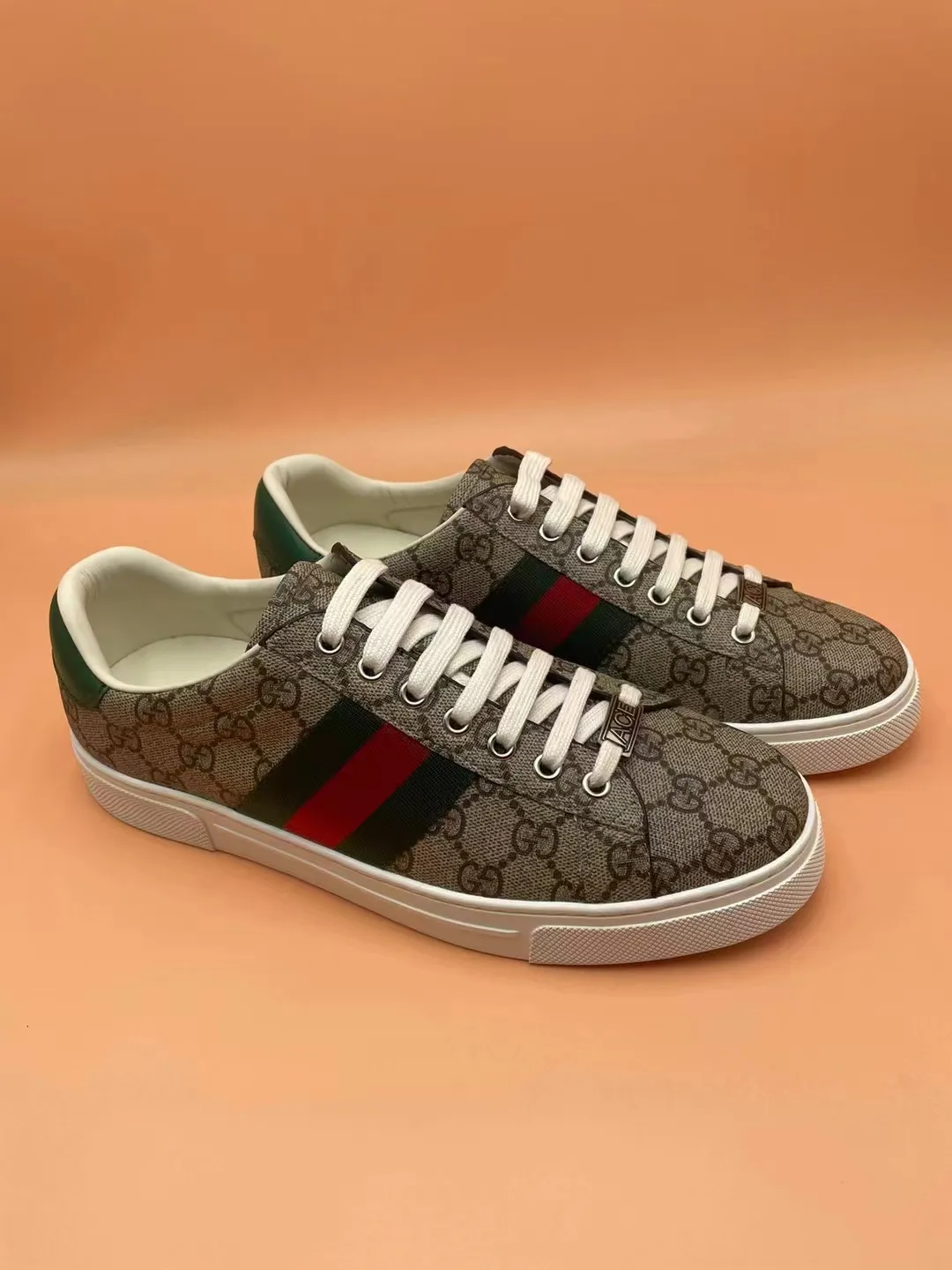 Men's Men's Shoes Men's Men's 💰380 new men's shoes GUCCI [Lightning] latest shoes shipped. Original quality, fashionable, made of special materials, sheepskin lining, brand new packaging. The foot feels super comfortable and the workmanship is impeccable. Size: 38-45